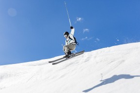 鸭脖-魔幻转会季，勒沃库森备战CBA，瓦伦西亚死磕意甲，拉齐奥却官宣NBA签约？